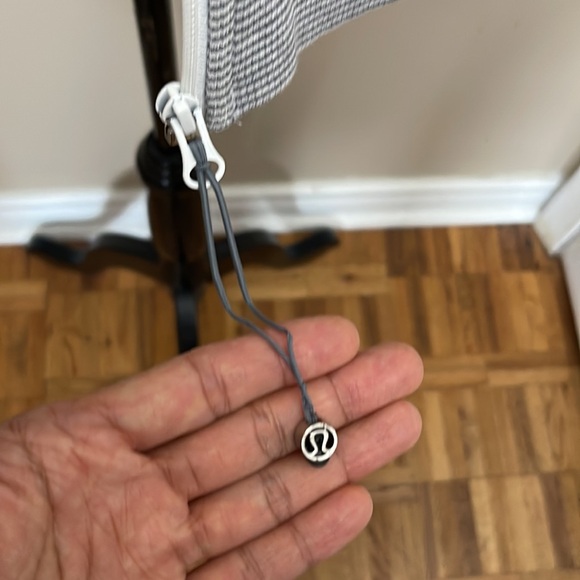 Lululemon scuba sz 8 - Picture 2 of 5